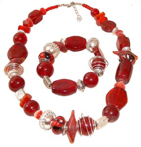 Halskette aus echten Glasperlen rot, Halsband