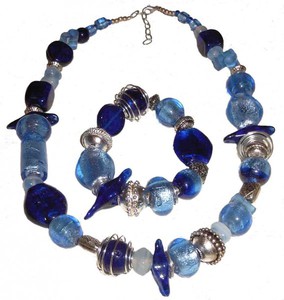 Halskette aus echten Glasperlen blau, Halsband