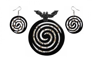 Set aus Hals-Kette und Ohrringen mit Muscheln