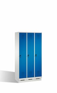 Spind | Umkleidespind auf Sockel, 3 Abteile, Abteilbreite 300 mm