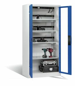 C+P Akku-Ladeschrank Comfort fr 15 E-Werkzeuge H/B/T 1950x930x500 mm Lichtgrau/Enzianblau