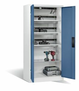 C+P Akku-Ladeschrank Comfort fr 15 E-Werkzeuge H/B/T 1950x930x500 mm Lichtgrau/Fernblau