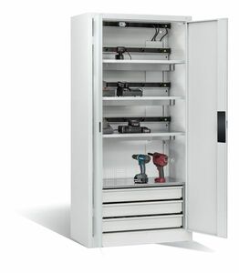 C+P Akku-Ladeschrank Comfort f�r 15 E-Werkzeuge H/B/T 1950x930x500 mm Lichtgrau