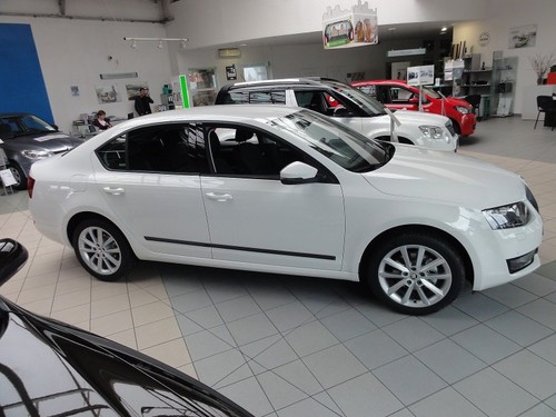 Seitenleisten-Satz f�r Skoda Octavia III Steilheck 5-T�rer  2013-