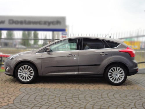 Seitenleisten-Satz f�r Ford Focus DYB Steilheck 5-T�rer  2011-