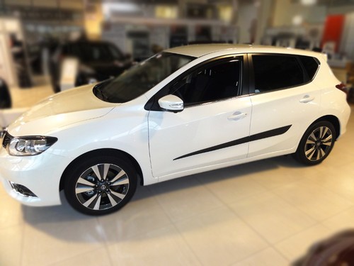 Seitenleisten-Satz f�r Nissan Pulsar (C13) Steilheck 5-T�rer  2014-