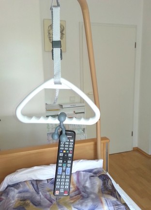 Triangelgriff klein mit Haltefix Gnubbel grau, im Set f�r Pflege und Haushalt