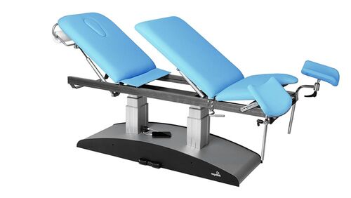 Gyn�kologische Liege, Therapieliege, elektr. div. Farben + Hocker 