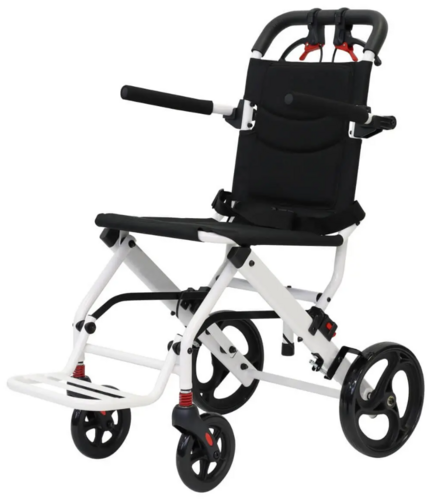 Faltbarer Transportrollstuhl aus Aluminium mit Sto�d�mpfern und Feststellbremsen  