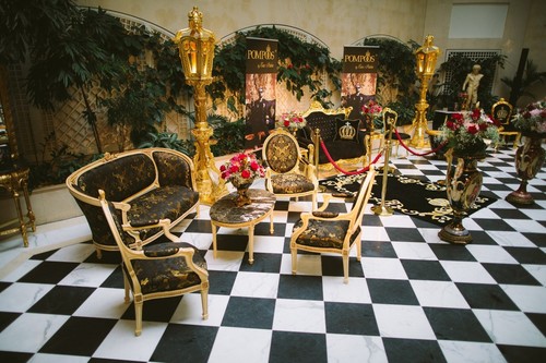 Pomp��s by Casa Padrino Barock Wohnzimmer Set Creme / Oliv mit goldenem Muster - Pomp��se Barock Wohnzimmerm�bel designed by Harald Gl��ckler