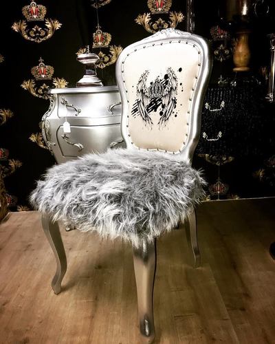 Pomp��s by Casa Padrino Luxus Barock Esszimmer Stuhl Kunstfell Silber / Weiss Krone mit Glitzersteinen - Pomp��ser Barock Stuhl designed by Harald Gl��ckler