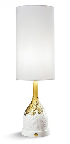 Casa Padrino Luxus Tischleuchte Porzellan Wei� / Gold H53 x 17 cm - Luxus Beleuchtung Tischlampe