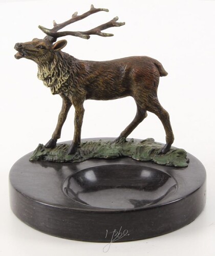Casa Padrino Aschenbecher mit Bronzefigur Hirsch auf Marmorsockel Mehrfarbig / Schwarz 13,6 x 12,8 x H. 13,1 cm - Luxus Deko  