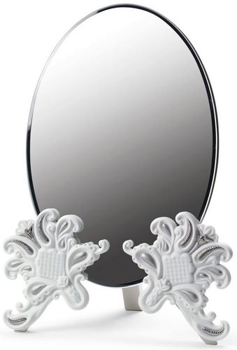 Casa Padrino Luxus Schminkspiegel 29 x H. 41 cm - Verschiedene Farben - Hangefertigter Schminktisch Spiegel aus feinstem Spanischen Porzellan 