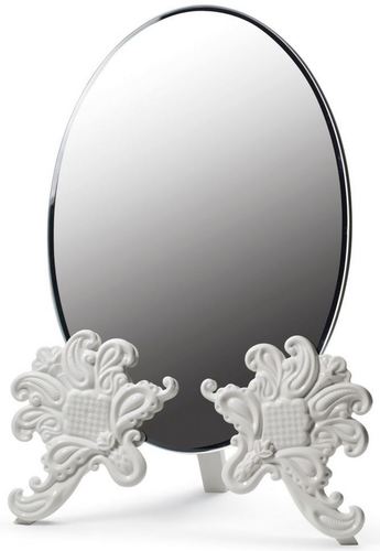 Casa Padrino Luxus Schminkspiegel 29 x H. 41 cm - Verschiedene Farben - Hangefertigter Schminktisch Spiegel aus feinstem Spanischen Porzellan 