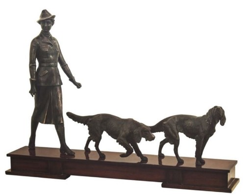 Casa Padrino Luxus Bronzefiguren J�gerin und Hunde Bronze / Dunkelbraun 61 x 11 x H. 45 cm - Luxus Dekofiguren mit Holzsockel 