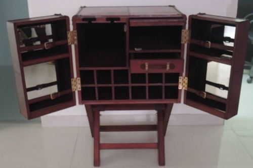 Casa Padrino Luxus Echtleder Barschrank Cognac Braun 61 x 52 x H. 93,5 cm - Kleiner Weinschrank mit 2 T�ren im Koffer Design