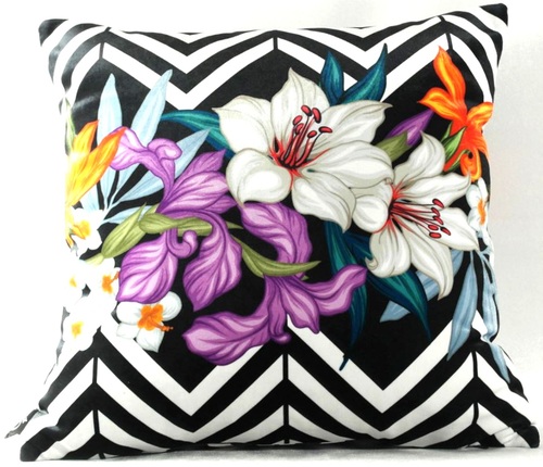Casa Padrino Wohnzimmer Kissen Georgia Flowers Schwarz / Wei� / Mehrfarbig Lilie 45 x 45 cm - Feinster Samtstoff - Luxus Deko Accessoires