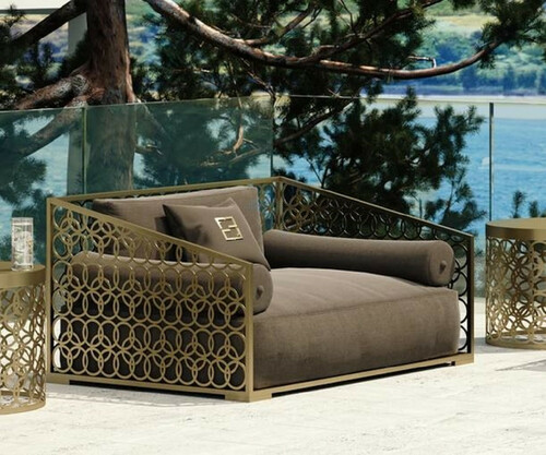 Casa Padrino Luxus Sessel Braun / Gold 135 x 109 cm - Handgefertigter Sessel mit Kissen - Wohnzimmer Sessel - Garten Sessel - Terrassen Sessel - Hotel M�bel - Luxus Qualit�t
