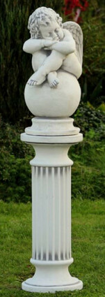 Casa Padrino Barock S�ule mit Engel auf Kugel Wei� / Grau  30 x H. 134 cm - Prunkvolle Gartens�ule im Barockstil - Gartendeko Stein S�ule mit Skulptur - Barock Garten & Terrassen Deko Accessoires