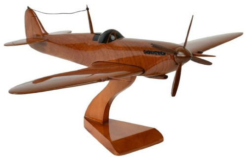 Casa Padrino Luxus Deko Jagdflugzeug Supermarine Spitfire Braun / Schwarz 40 x 36 x H. 20 cm - Holz Flugzeug mit St�nder - Propellerflugzeug - Modellflugzeug - Schreibtisch Deko - Deko Accessoires