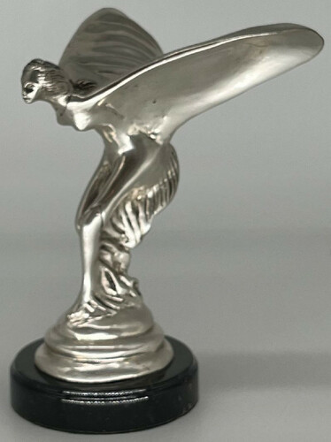 Casa Padrino Luxus Bronze Skulptur Spirit of Ecstasy Frau mit Fl�geln Silber / Schwarz 15 x 15 x H. 21 cm - Edle Bronzefigur mit Marmorsockel - Schreibtisch Deko - Luxus Deko - Deko Accessoires