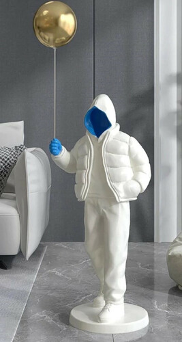 Casa Padrino Luxus Designer XXL Deko Skulptur Junge mit Luftballon Wei� / Blau / Gold H. 68 cm - XXL Kunstharz Deko Figur - Wohnzimmer Deko - Luxus Designer Deko Accessoires - Luxus Qualit�t