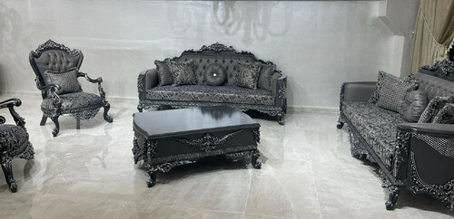 Casa Padrino Luxus Barock Wohnzimmer Set Grau / Silber - 2 Barock Sofas & 2 Barock Sessel & 1 Barock Couchtisch - Luxus Wohnzimmer M�bel im Barockstil - Barock M�bel - Edel & Prunkvoll