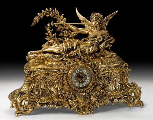 Casa Padrino Luxus Barock Tischuhr Gold 61 x 25 x H. 47 cm - Handgefertigte Barockstil Bronze Uhr - Barock Schreibtischuhr - Barock Schreibtisch Deko - Barock Deko Accessoires - Barockstil Uhren