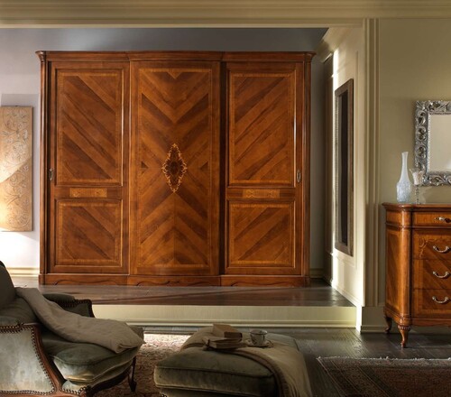 Casa Padrino Luxus Kleiderschrank Braun 308 x 73 x H. 256 cm - Prunkvoller Massivholz Schlafzimmerschrank mit 3 Schiebet�ren - Luxus Qualit�t