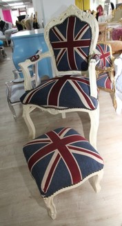 Casa Padrino Barock Esszimmerstuhl mit Armlehnen Union Jack / Creme + dazugeh�riger Fu�hocker