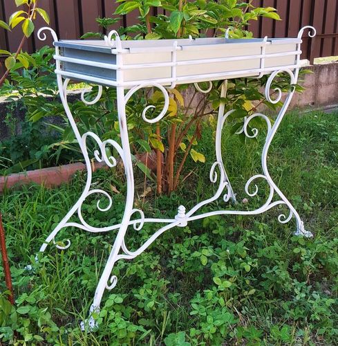 Casa Padrino Blumenst�nder aus Schmiedeeisen - verschiedene Farben -  113 cm x 45 cm x H83 cm - Luxus Gartenm�bel