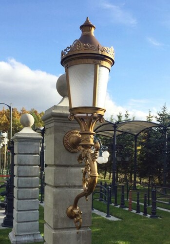 Casa Padrino Barock Au�enwandleuchte Gold / Milchglas H. 237 cm - Riesige Garten Au�enleuchte