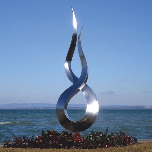 Casa Padrino Luxus Edelstahl Garten Deko Skulptur Flamme Silber H. 210 cm