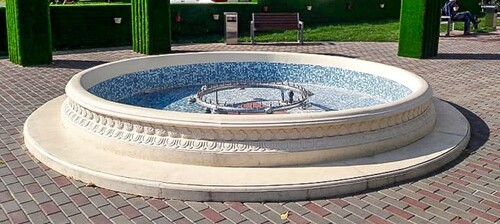 Casa Padrino Barock Springbrunnen Umrandung Grau  426 cm