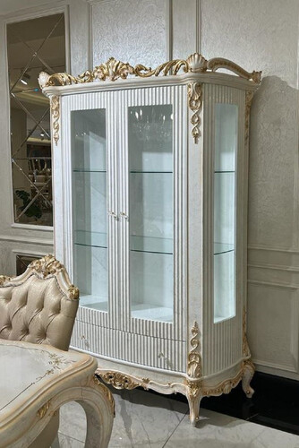 Casa Padrino Luxus Barock Vitrine Wei� / Gold - Handgefertigter Massivholz Vitrinenschrank mit 2 Glast�ren und Schublade - Luxus M�bel im Barockstil - Barock M�bel - Edel & Prunkvoll