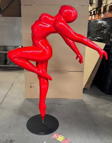 Casa Padrino XXL Deko Skulptur Frau Rot / Schwarz H. 170 cm - Deko Figur