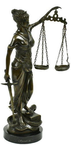 Casa Padrino Luxus Dekofigur Justitia Antik Bronzefarben / Schwarz 21 x 11 x H. 43 cm - Bronzefigur mit Marmorsockel - Deko Accessoires