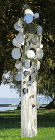 Casa Padrino Designer Edelstahl Garten Skulptur M�nzbaum Silber 75 x 70 x H. 260 cm - Handgefertigte Wetterbest�ndige Garten Dekoration