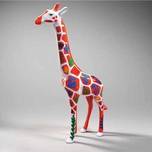 Casa Padrino Garten Deko Skulptur Giraffe Wei� / Rot / Bunt H. 205 cm - Gro�e Garten Deko Figur - Garten Tierfigur - Garten Figuren