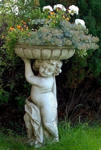 Casa Padrino Jugendstil Skulptur mit Blumentopf  50 x H. 86 cm - Pflanzentopf - Gartendeko - Special!