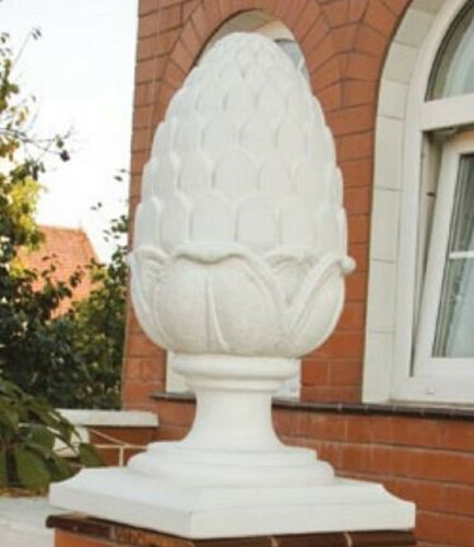 Casa Padrino Jugendstil Deko Tannenzapfen mit Sockel Wei� 30,5 x 30,5 x H. 54,5 cm - Deko Stein Zapfen - Barock & Jugendstil Garten Deko Accessoires