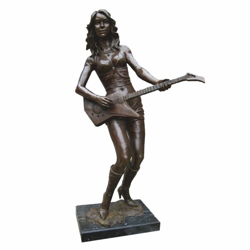 Casa Padrino XXL Deko Messing Skulptur Gitarrenspielerin Bronze / Schwarz H. 180 cm