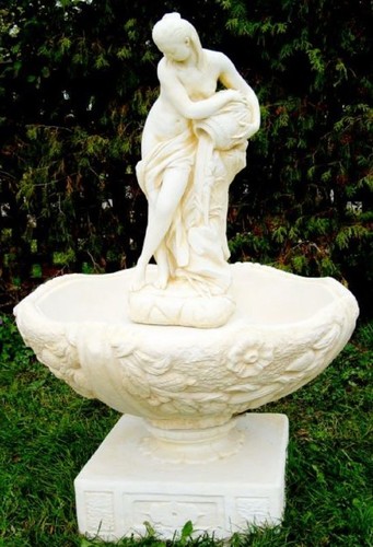 Casa Padrino Jugendstil Gartenbrunnen Frau mit Krug gie�t Wasser Wei� / Beige  92 x H. 133 cm - Barock & Jugendstil Gartendeko Brunnen