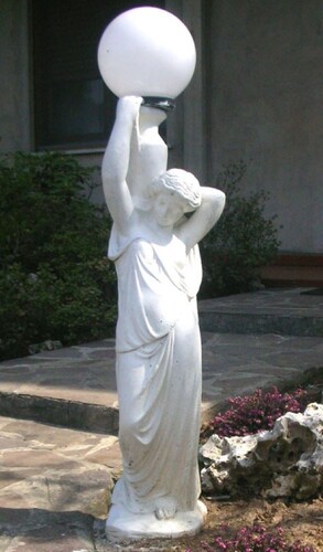 Casa Padrino Jugendstil Gartenleuchte Skulptur Frau Wei� H. 120 cm
