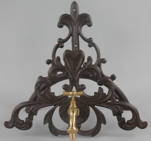 Casa Padrino Jugendstil Gartenschlauch Wandhalter mit Wasserhahn rustikal Braun 35 x 21 x H. 35 cm - Garten Accessoires