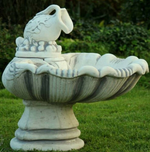 Casa Padrino Jugendstil Springbrunnen in Muschelform mit Krug Grau 70 x 75 x H. 70 cm - Prunkvoller Gartenbrunnen - Gartendeko Brunnen - Barock & Jugendstil Garten Deko Accessoires