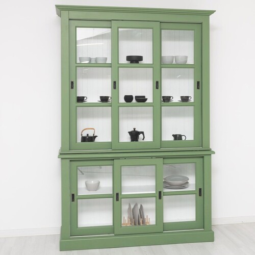 Casa Padrino Landhausstil Vitrine mit 6 Schiebet�ren Gr�n / Wei� 151 x 47 x H. 220 cm
