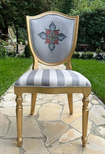 Casa Padrino Luxus Art Deco Esszimmer Stuhl mit Design und Streifen Grau / Wei� / Mehrfarbig / Gold - Eleganter Massivholz Stuhl - Art Deco Esszimmer M�bel