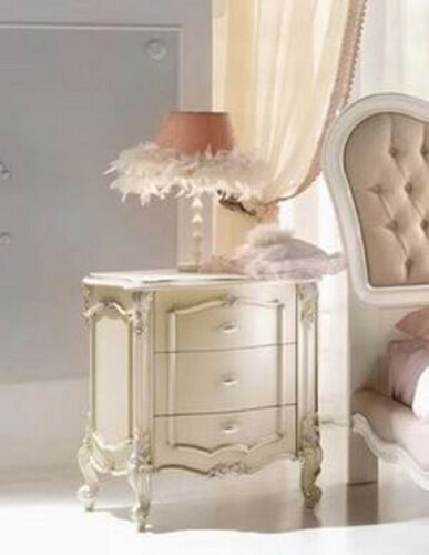 Casa Padrino Luxus Barock Nachtkommode Cremefarben / Silber - Handgefertigter Barock Nachttisch mit 3 Schubladen - Barock Schlafzimmer M�bel - Luxus Qualit�t - Made in Italy